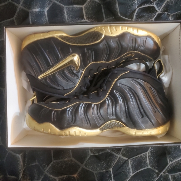 Nike Foamposite Pro Black & Gold Customs